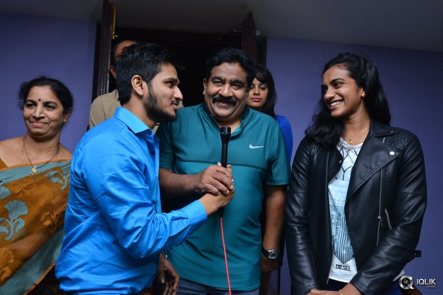 PV-Sindhu-Watched-Ekkadiki-Pothavu-Chinnavada